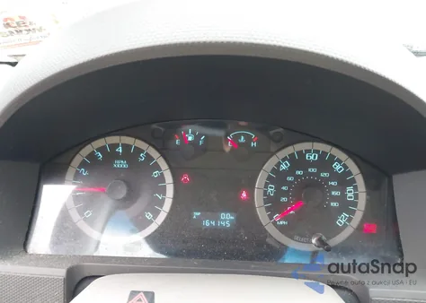 2010 Ford Escape Xls z USA, uszkodzony, nr VIN 1FMCU0C77AKD33467